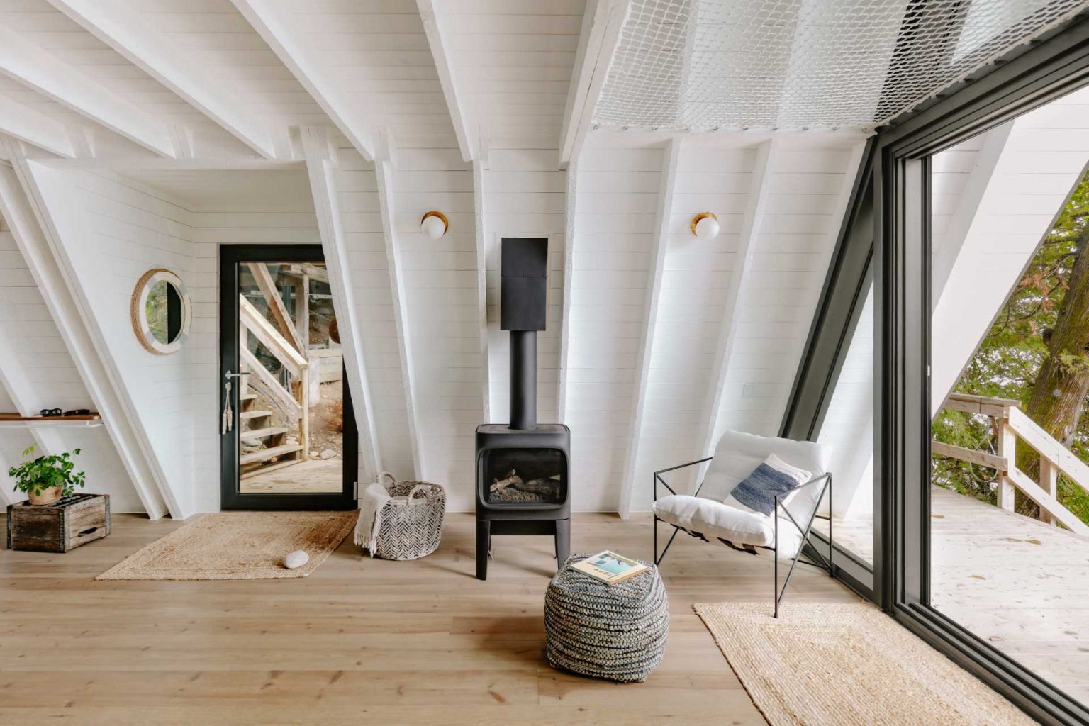 a-frame-cabin-interior-080223-1250-01-1536x1024